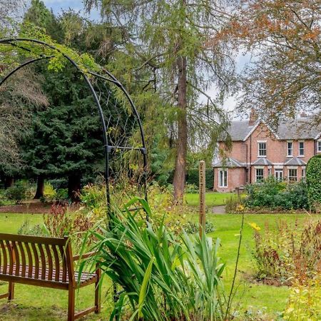 Claridge House Bed & Breakfast Lingfield Dış mekan fotoğraf