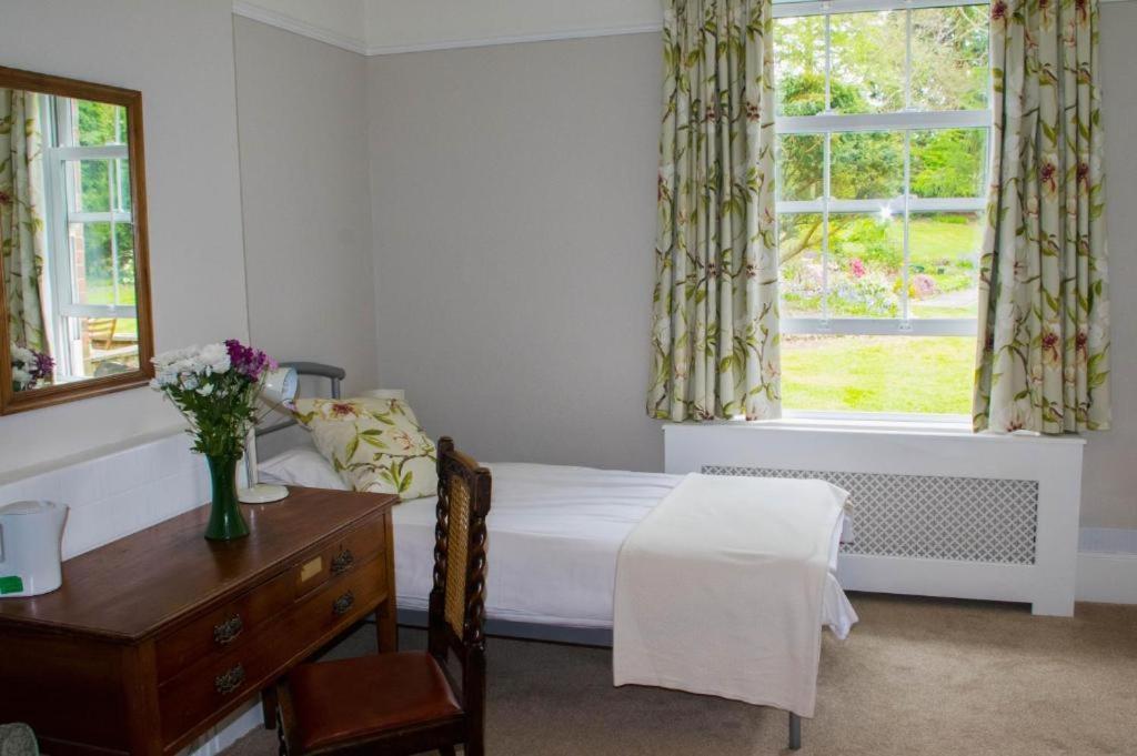 Claridge House Bed & Breakfast Lingfield Dış mekan fotoğraf