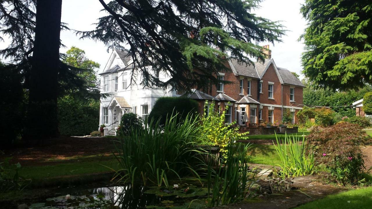 Claridge House Bed & Breakfast Lingfield Dış mekan fotoğraf